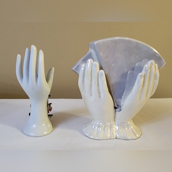 Two Vintage 60's 70’s white floral porcelain hand vases figurine - Picture 7 of 14
